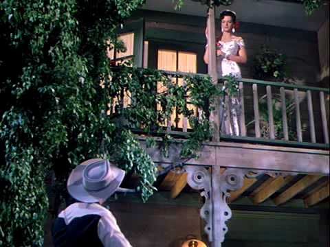 Пой под окном серенады!