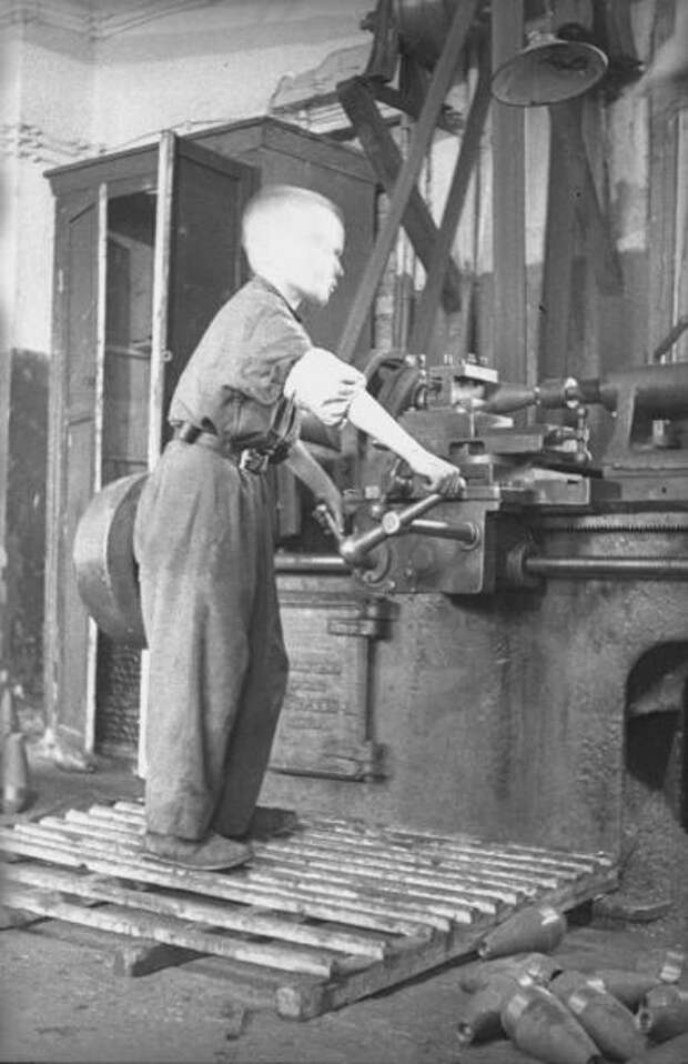 В Ленинграде, на Ваське, жил смешной мальчуган