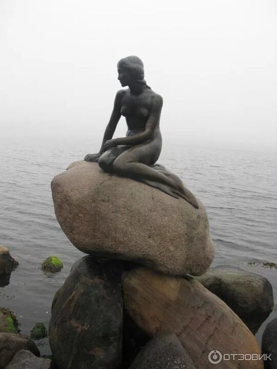 А в Дании море - как жидкое серебро...