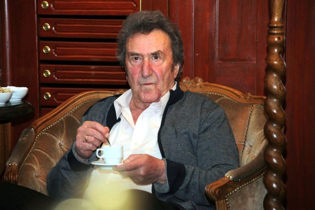 По врачам мне мыкаться негоже...