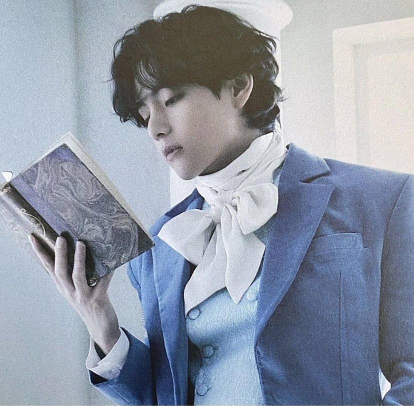 Кружева ложатся на стол