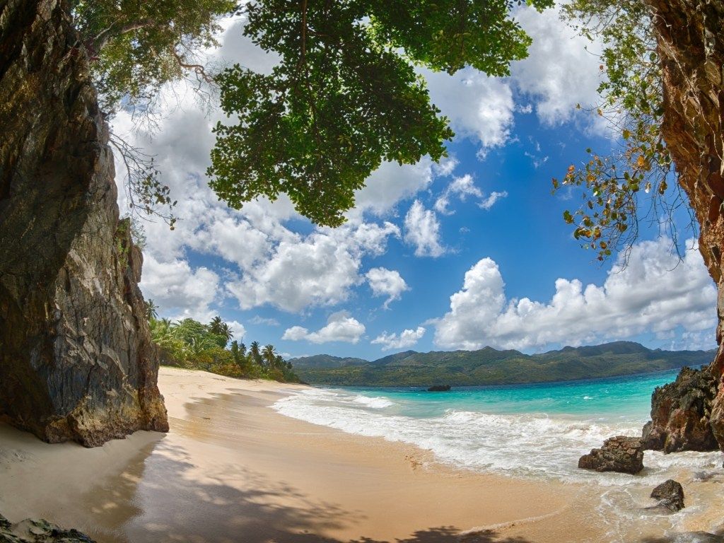 На островах