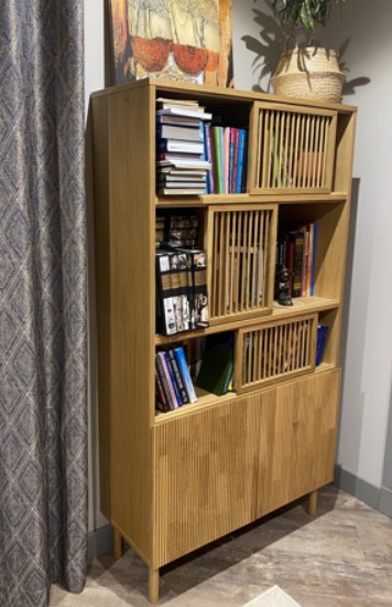 Книжный шкаф