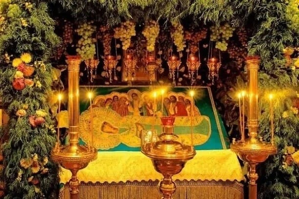 Перед Плащаницей Божьей Матери