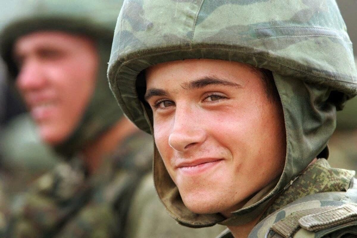 Опять, воевать. Рецензия на Оглянись и замри на ми