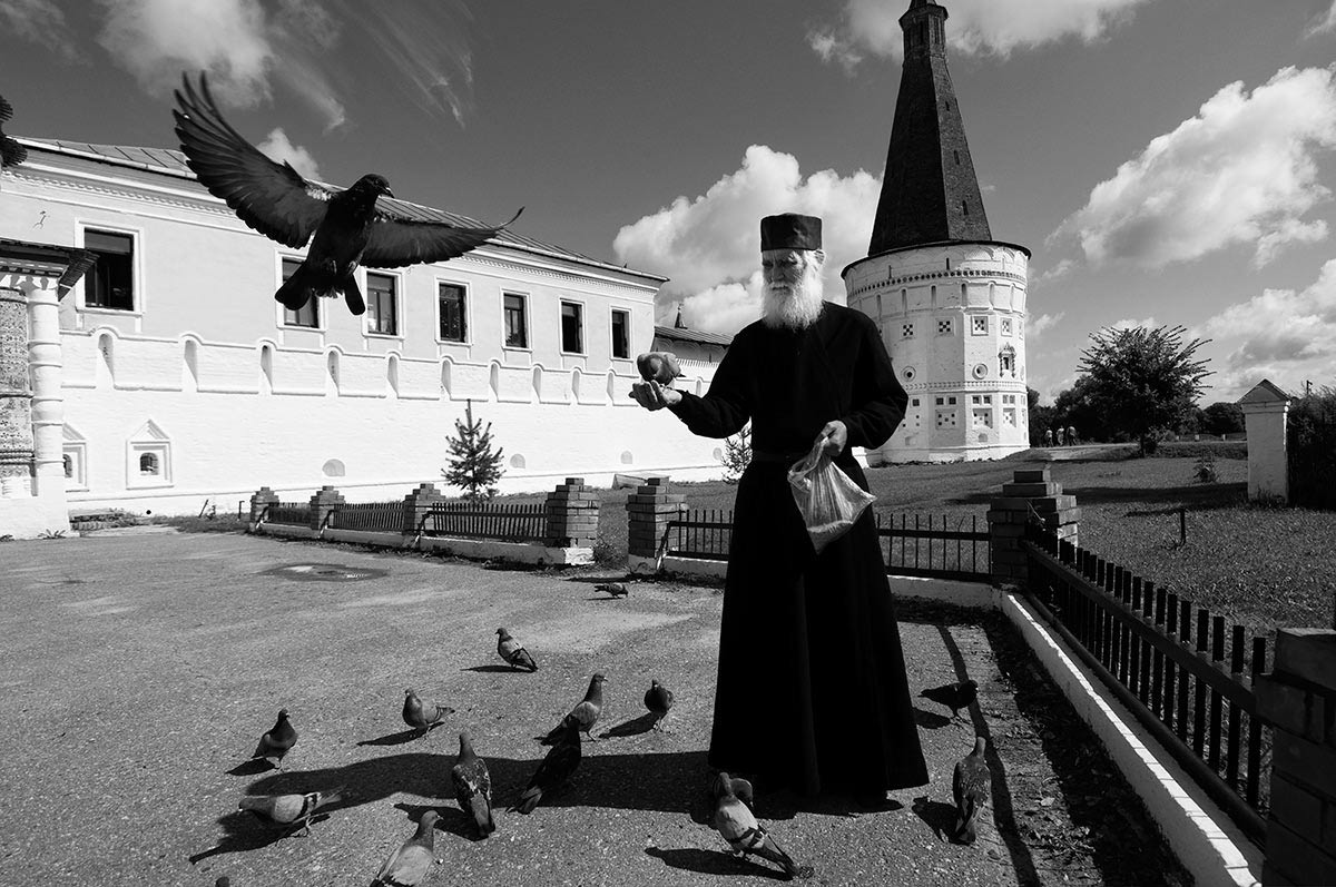 Батюшки православные