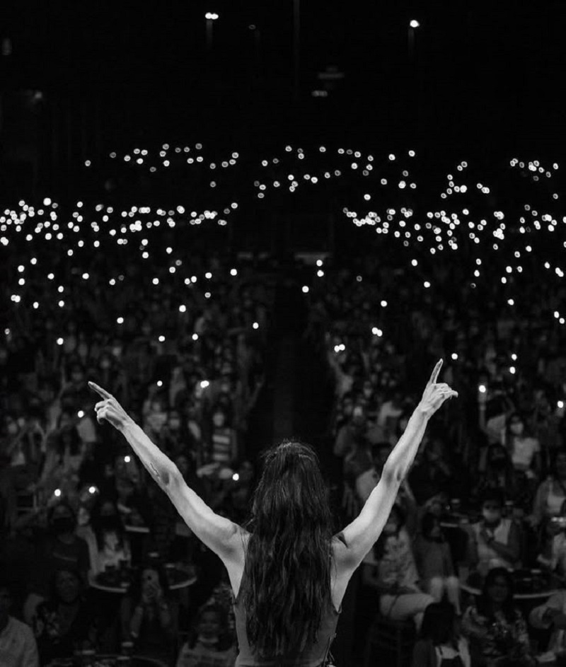 Лукавит певичка