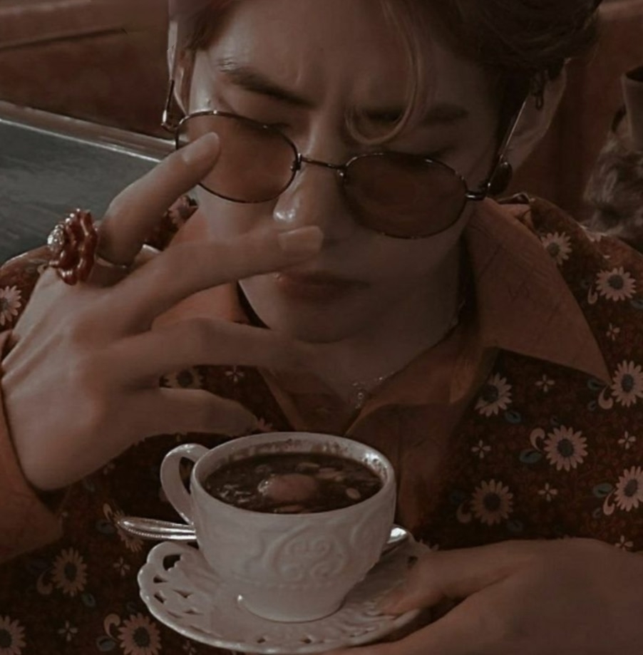 Погрузилась в мысли свои