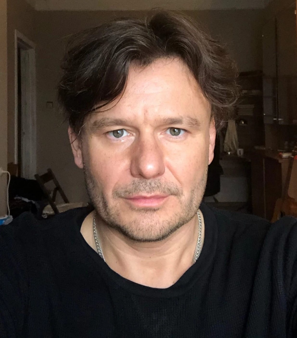 А я останусь