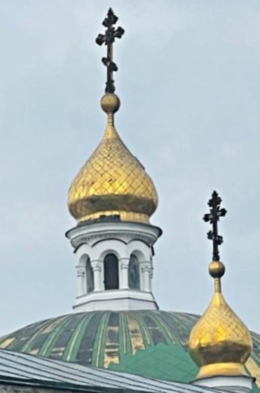 Почернели кресты