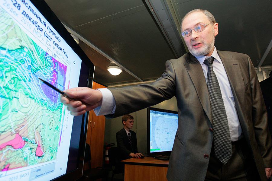 Он кликал с четверга...