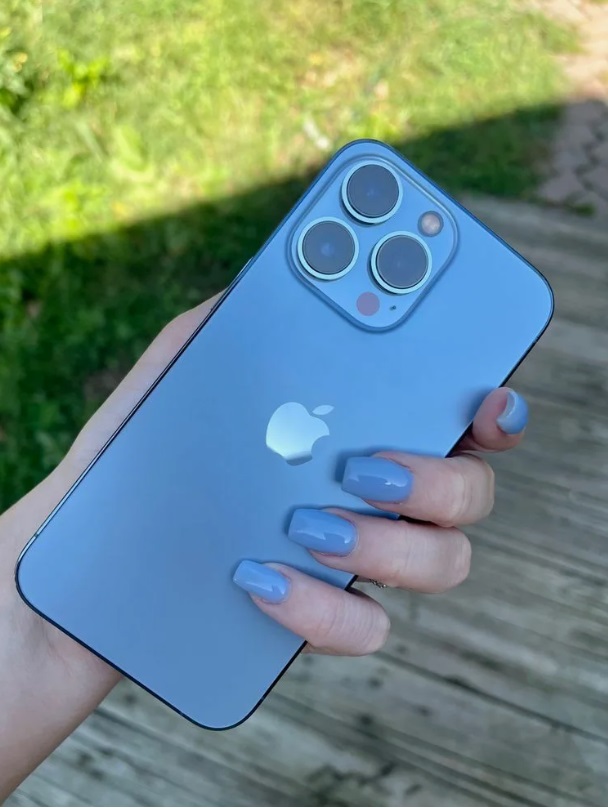 Белая тарелочка, золотое яблочко