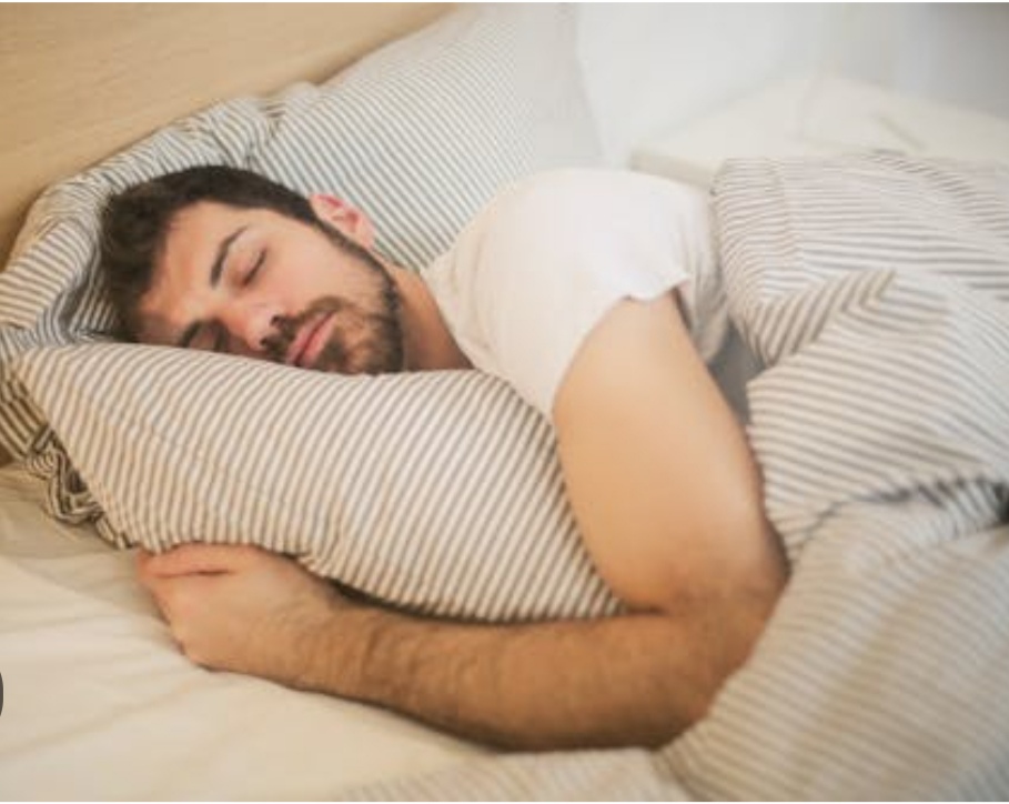 Кровать не пускает меня