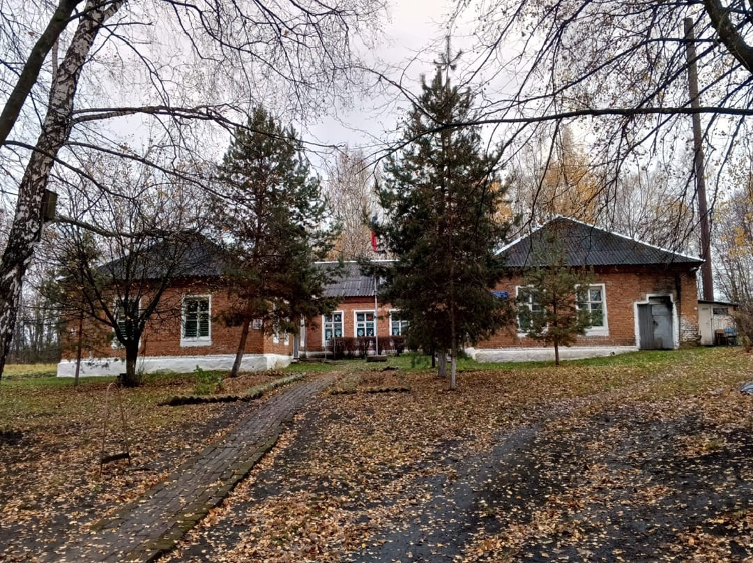 Сельская школа в Сергиевском