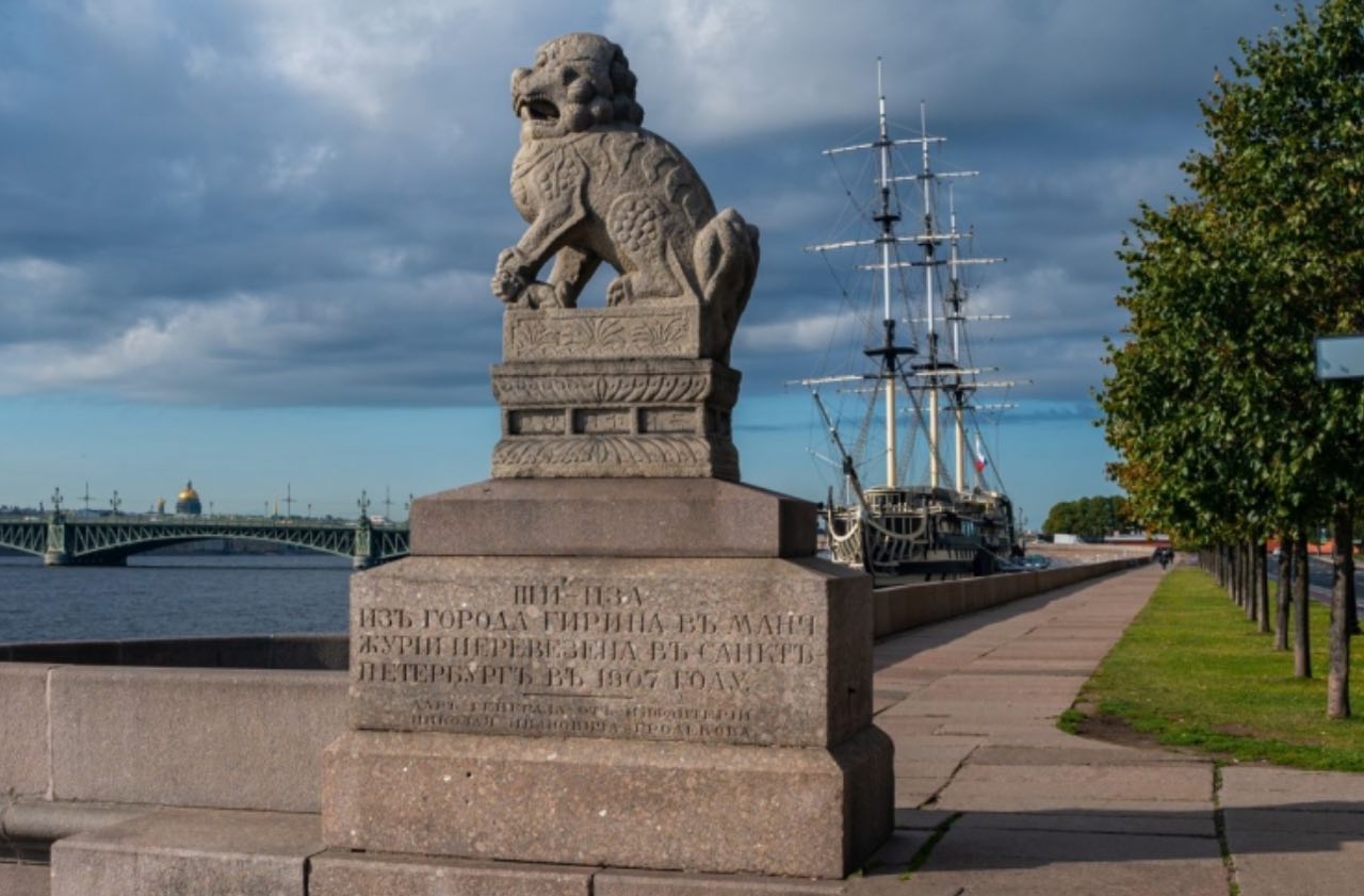 Есть львы на невском берегу ши-цза