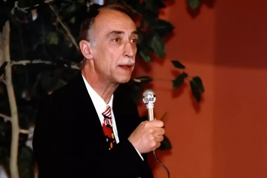 Александр Иванов - Поэт и табурет