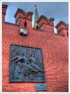 Покрылась налётом бронза...