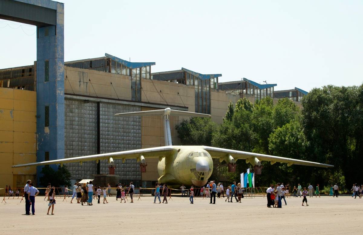 Наш легендарный самолётостроительный...