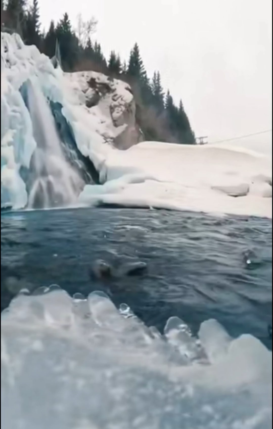 Бежит ручей холодным утром...