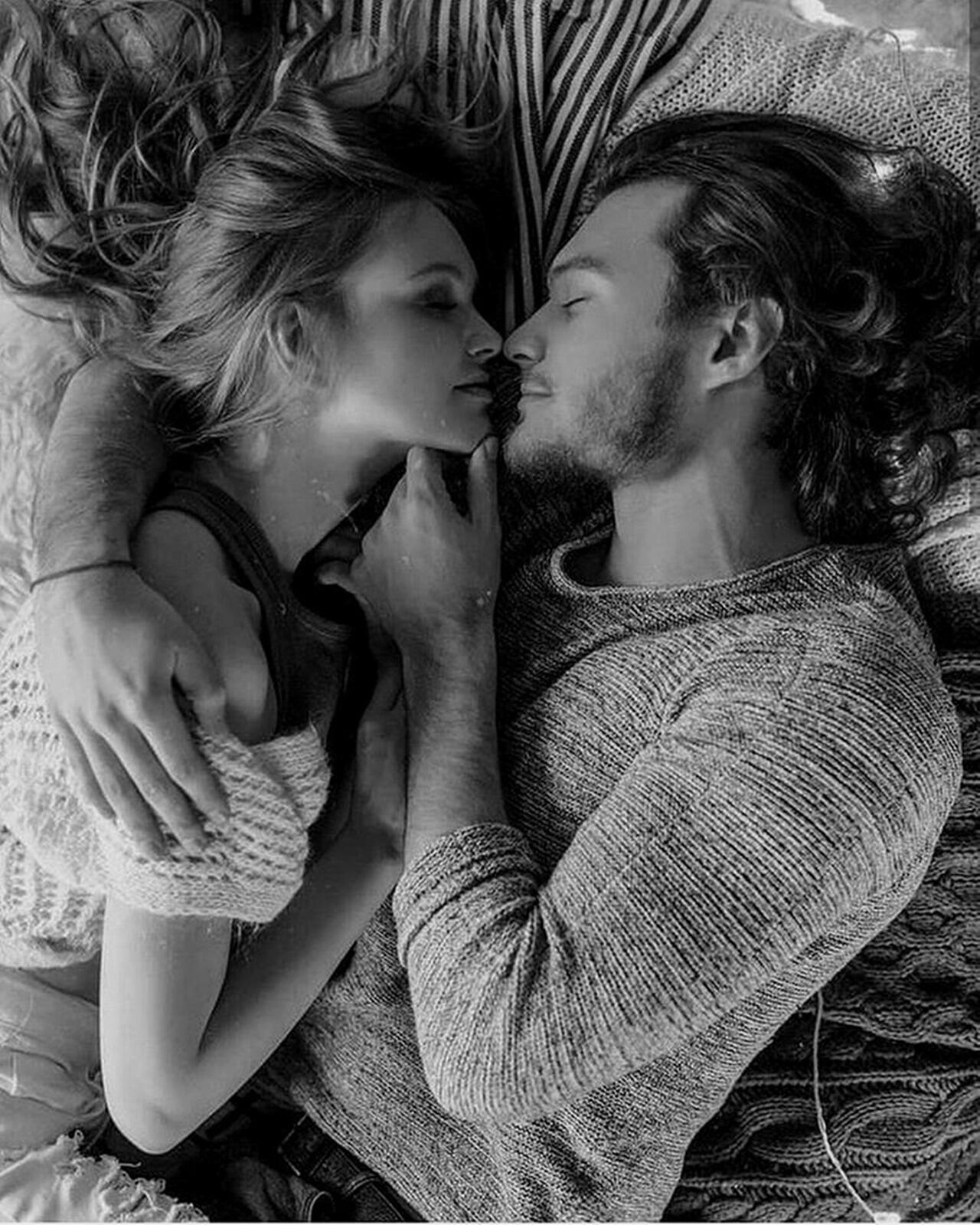 Укладывая спать жену...