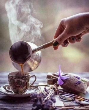 Ароматом кофе пахнет утро