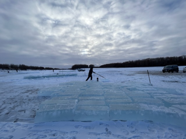 Жизнь, одари добывших много!..