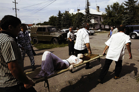 Вот и девушку везут