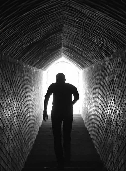 Чрез пустой диалог с серой тенью