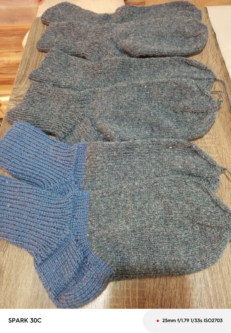 Готовит четвертую пару