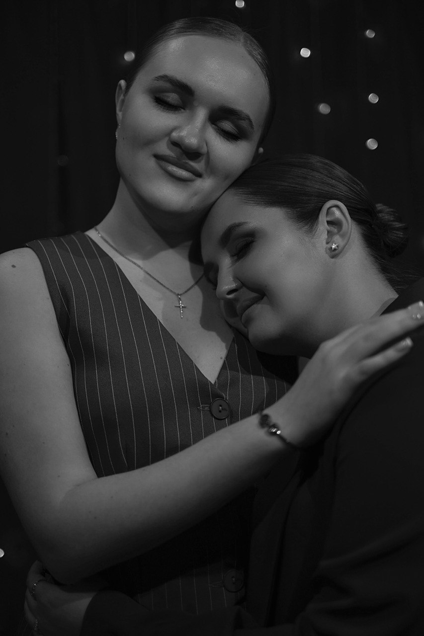 Две подруги