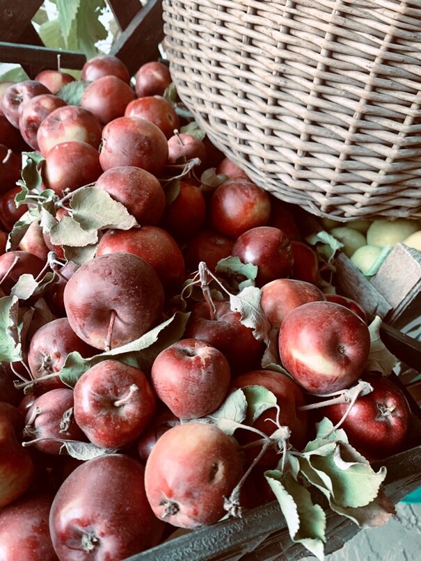 А так-то вроде яблоко...