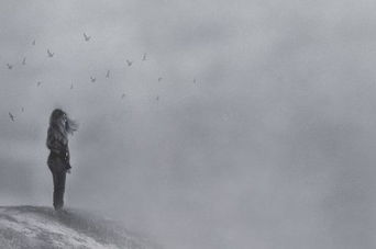 Окутан словно дымом свет