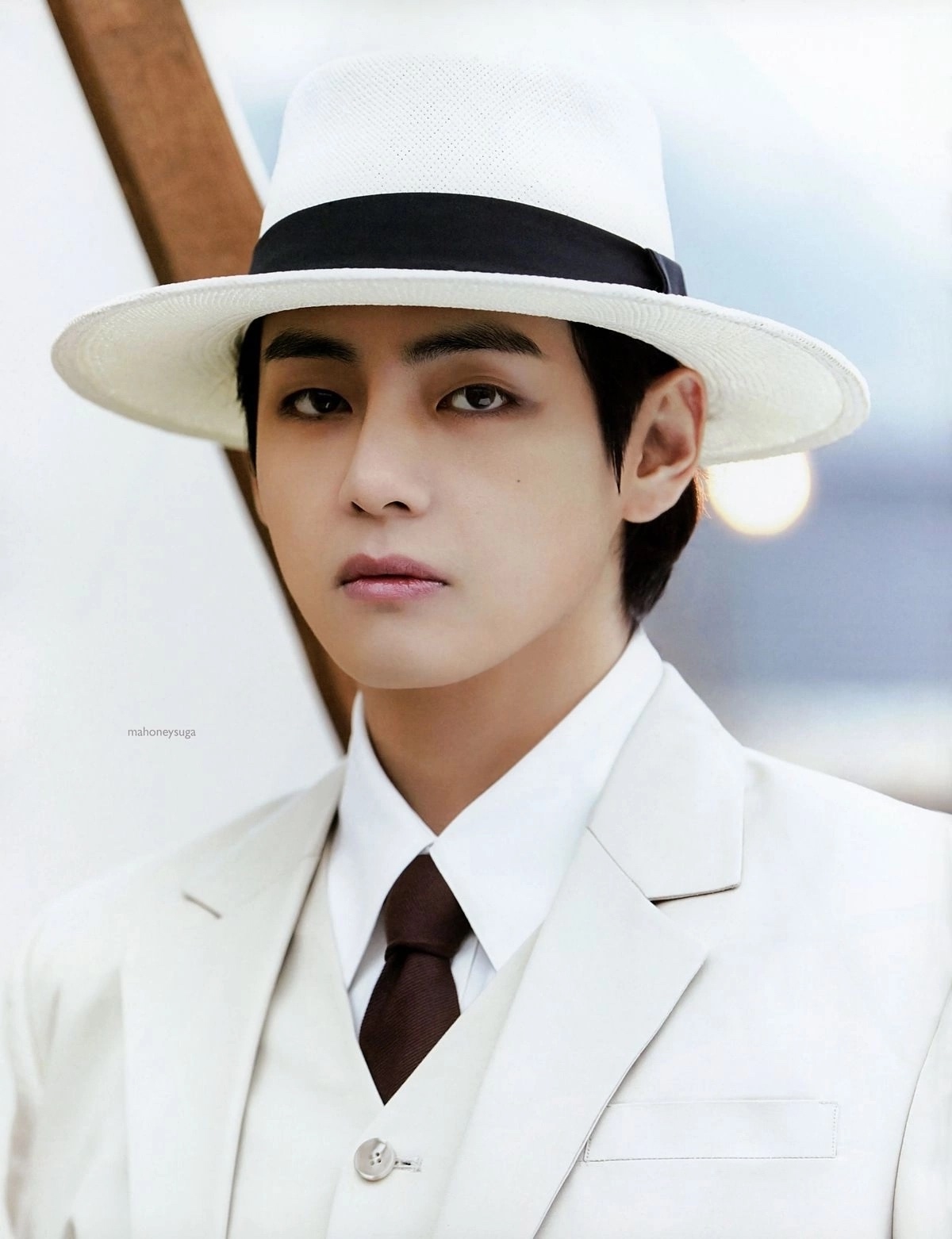 Алый парус в синем море