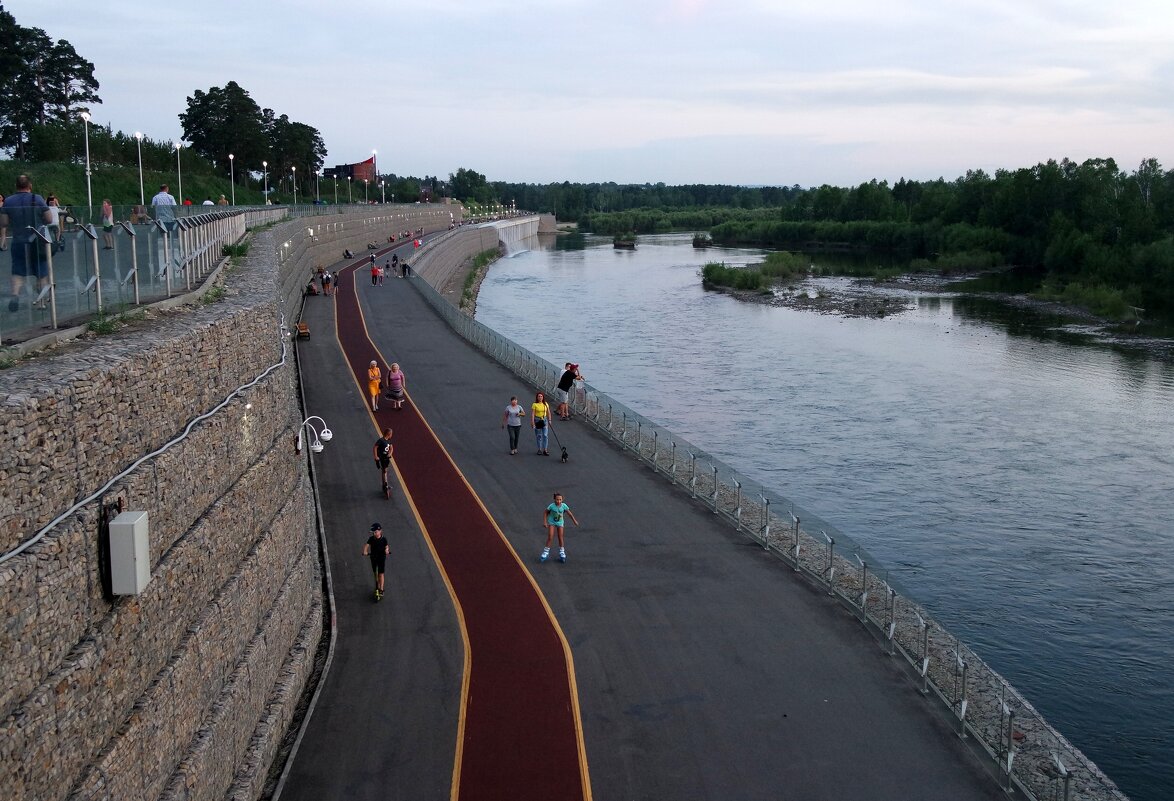 На набережной