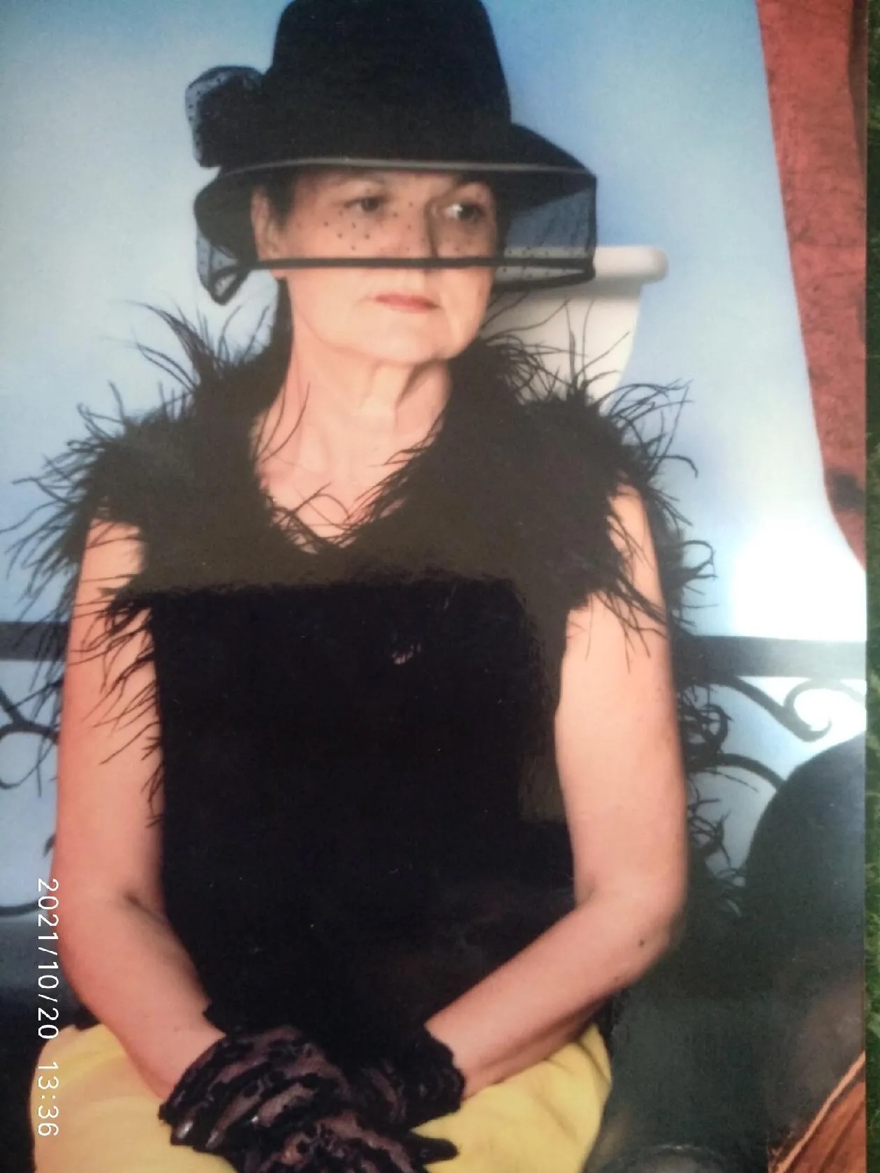 Женщина, похожая на вечер