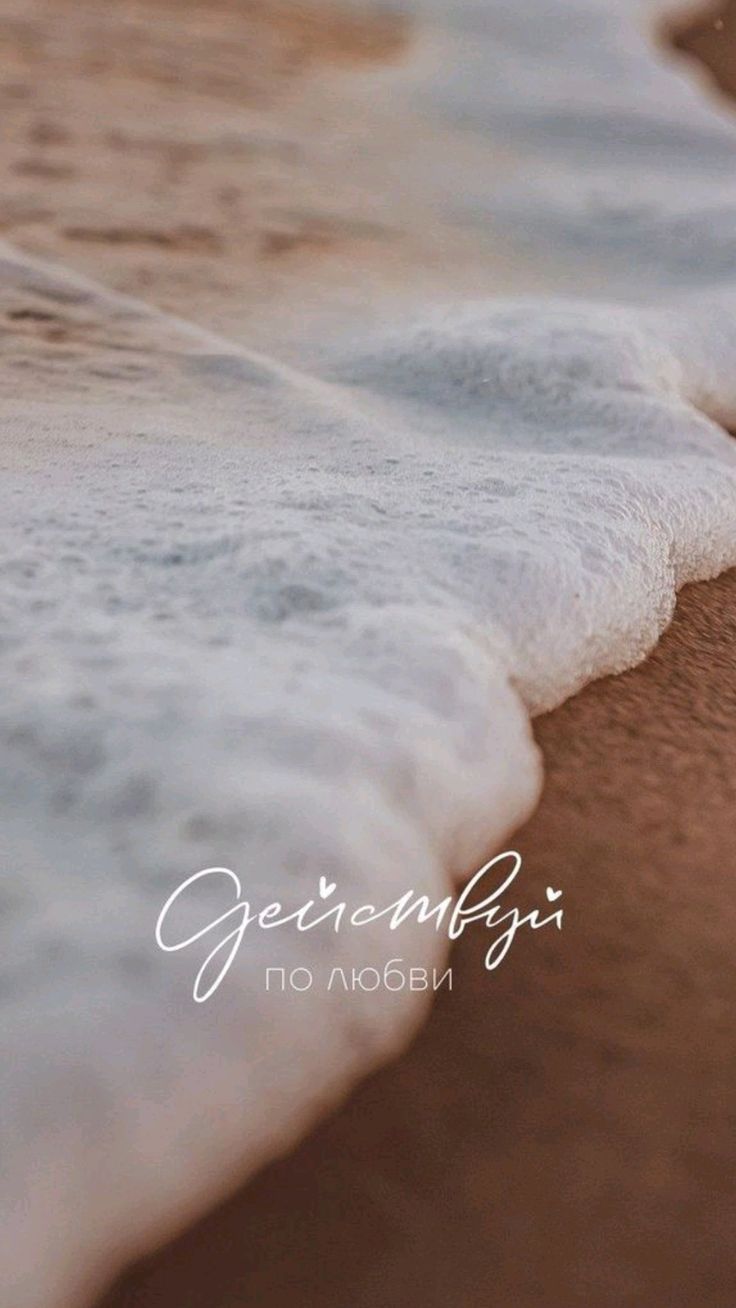 Крадётся осень меж домами