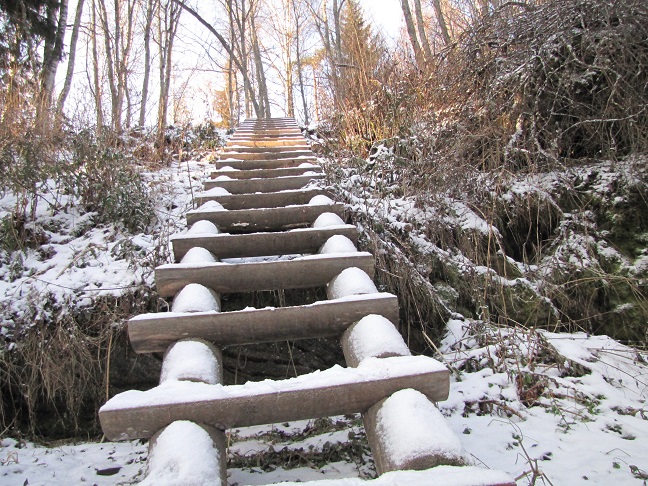 Бросаю письма Ваши я в огонь...