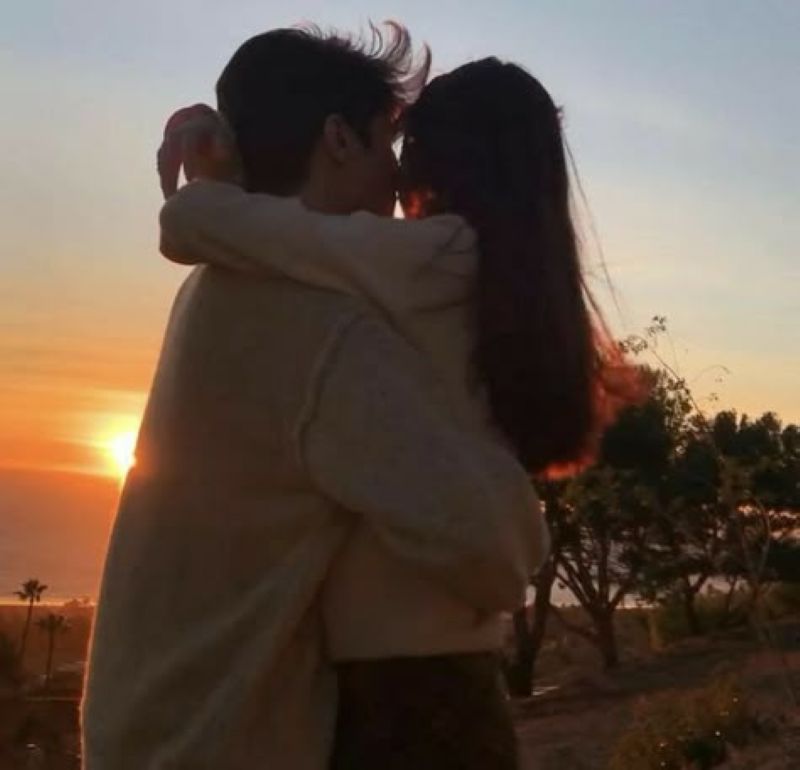 Нам повода для грусти...