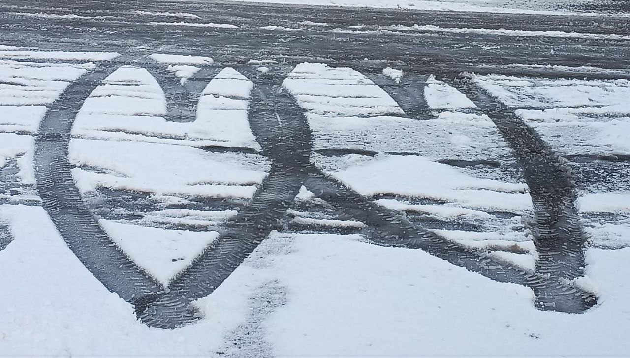 Сердечки на асфальте