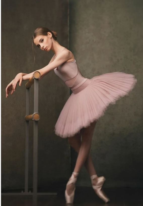 Поток искристый на подмостках