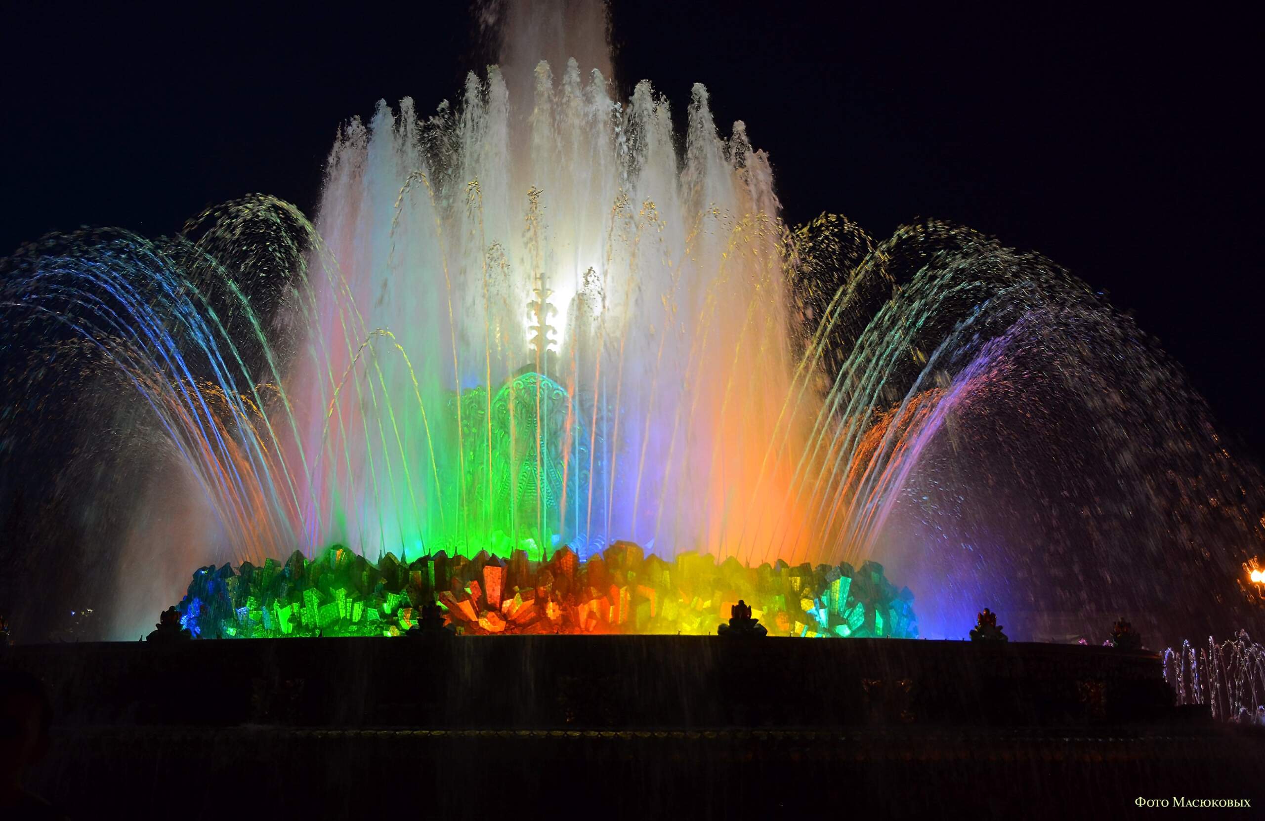 Вечер у фонтана