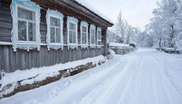 Тихо стелется дорога