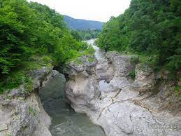 То было летом много лет назад