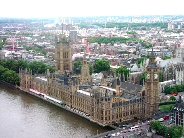 Там россияне припеваючи живут...